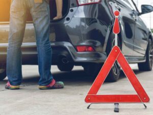 10 COSE DA TENERE IN AUTO